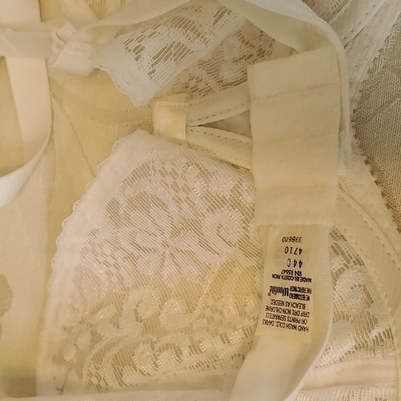 Set of 5 plus bras, all shown as 44-C sizes all underwire and 2 are strapless - Picture 5 of 11